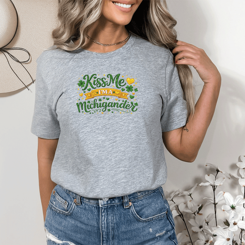"Kiss Me I'm a Michigander"Relaxed Fit Crew Unisex T-Shirt